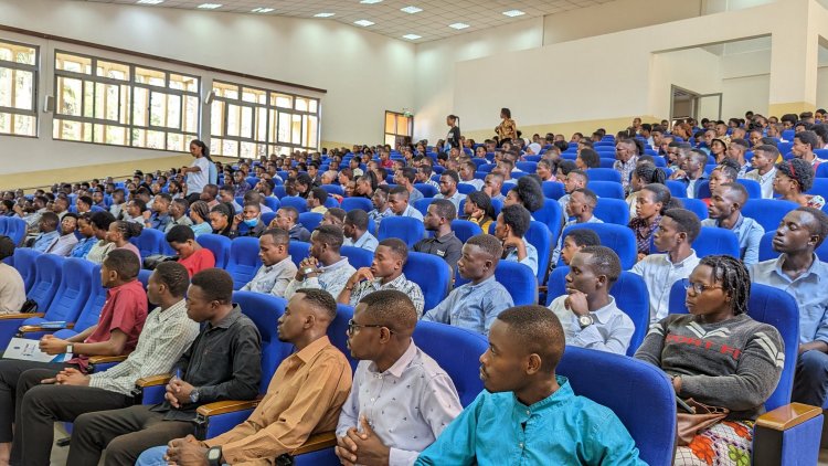 Ubushomeri mu barangiza Kaminuza buhangayikishije abakiri kwiga