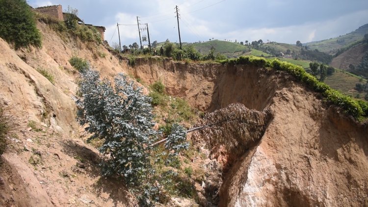 Nyamagabe:Bahangayikishijwe n’inkangu ishobora kurindimura agace k’ubucuruzi.