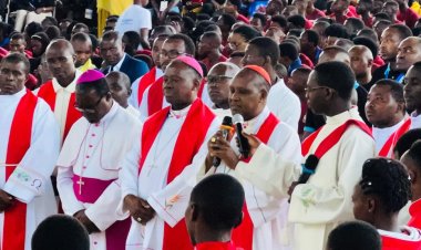 Karidinali Kambanda yasabye urubyiruko kwirinda gukinisha ubuzima