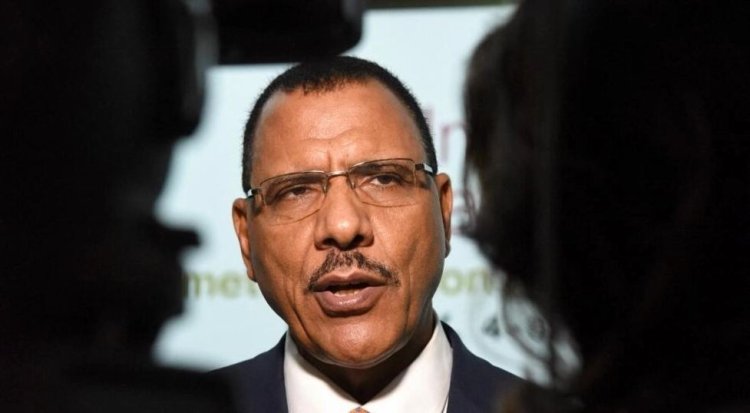 Niger: Perezida Mohamed Bazoum wahiritswe ku butegetsi, yasabye ubufasha Amerika.