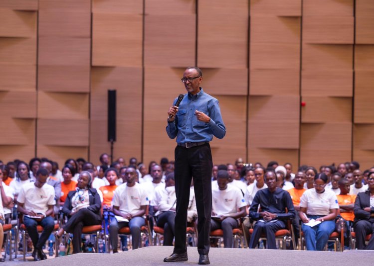 Perezida Paul Kagame arasaba urubyiruko kuba maso rugatanga umusanzu warwo mu iterambere ry’igihugu