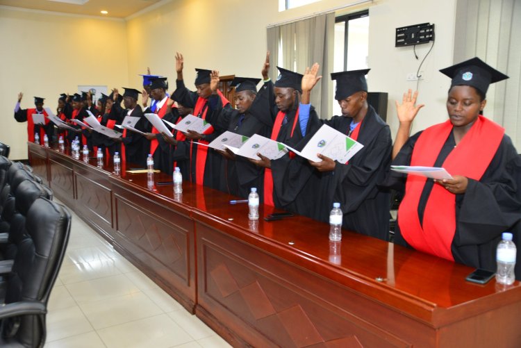 Abasoje kaminuza bize ubuvuzi bw'amatungo barahiriye kwinjira mu rugaga RCVD