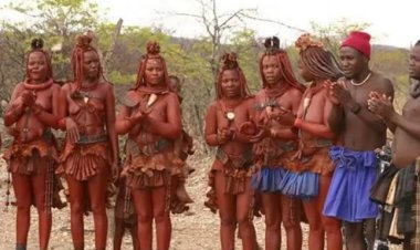 Iyo ubasuye urarana n’umugore/umugabo w’urwo rugo! Menya byinshi ku bwoko bwa himba