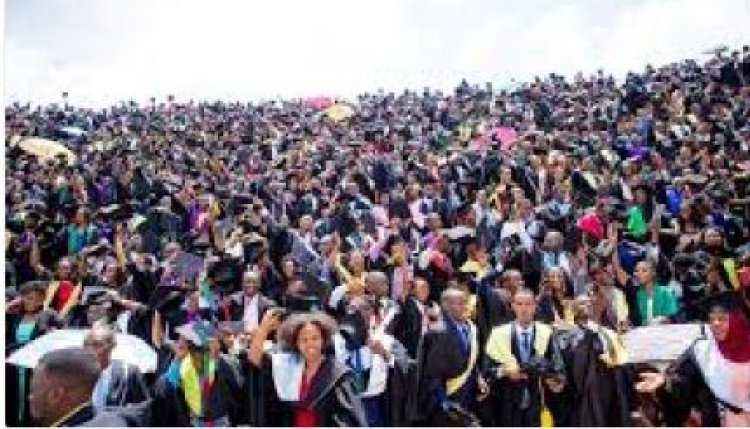 Abakobwa kakiri bato bazitiwe no kubura abo bafatiraho urugero.