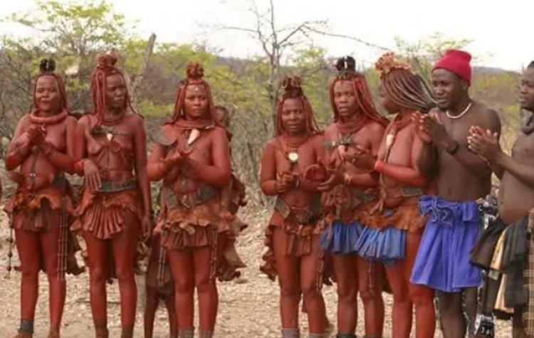 Iyo ubasuye urarana n’umugore/umugabo w’urwo rugo! Menya byinshi ku bwoko bwa himba