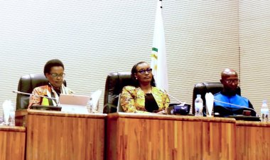 Abadepite basabye ikoranabuhanga rituma abantu badatinda kwa muganga