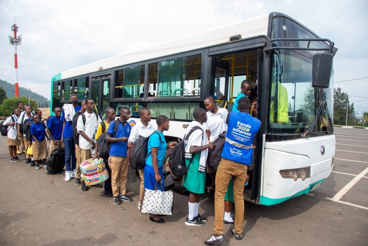 Abanyeshuri barasabwa kujya bitabira kujya ku ishuri ku gihe badakererewe