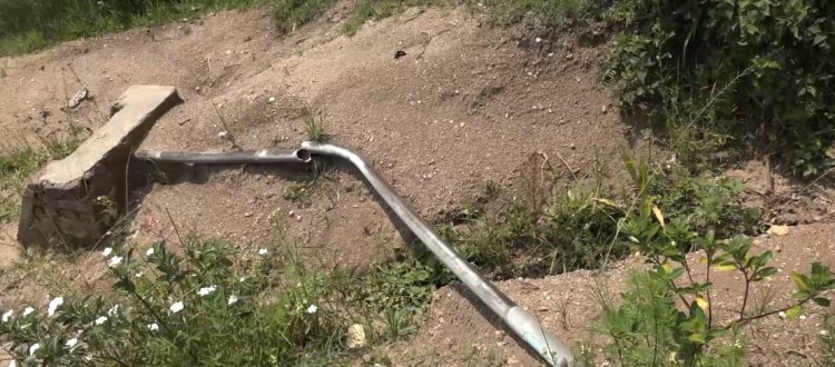 Nyanza - Kigoma: Bangiza amatiyo y'amazi ngo abajya kuvoma batabanyurira mu mirima