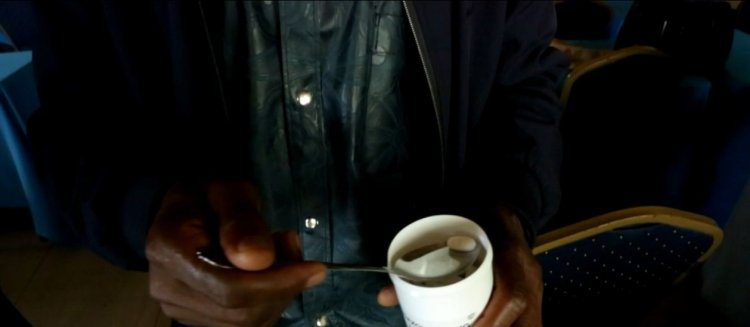 Hari abakuze bacyumva ko ibinini by’inzoka byagenewe abana gusa