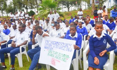 Urubyiruko rurasabwa guhitamo icyiza bakirinda ababashuka