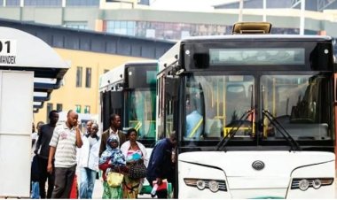 They request that the way of transporting passengers by bus should be improved