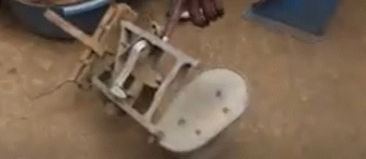 Bararira ayo kwarika nyuma yo kugura iminzani igahita ipfa, bagasabwa indi