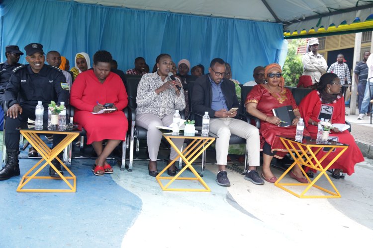 Umuvunyi mukuru Nirere Madeleine arasaba abaturage gukemura ibibazo hagati yabo bikiri mu maguru magufi