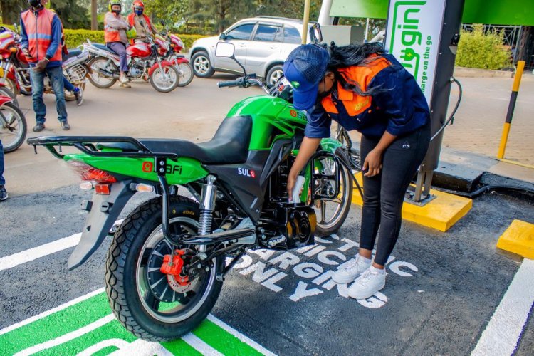 RSB irizeza abantu bakoresha imodoka na moto zikoresha ingufu zisubira ko bateri ziba zapimwe