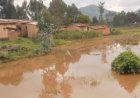 Nyabihu: Abaturage bahangayikishijwe n'amazi ari kuva mu birunga akarengera ingo nta mvura yaguye