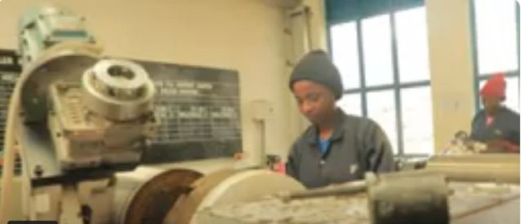 RUSIZI: Barahamagarira abagore gutinyuka gukora imirimo irimo iyo mu nganda