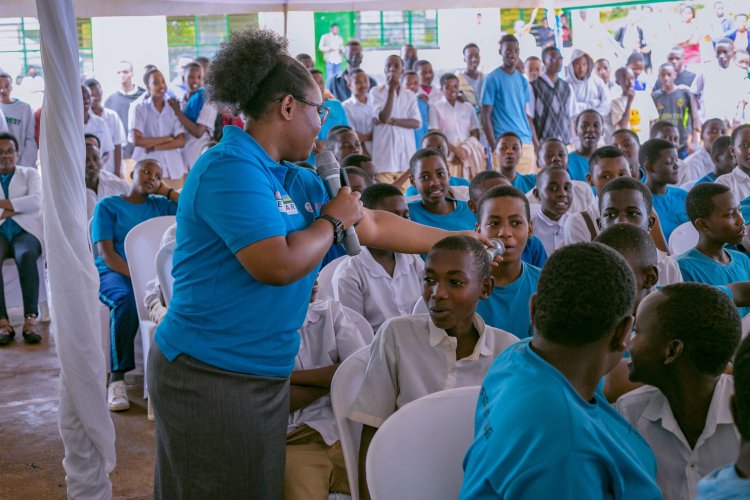 Hatangijwe mu mashuri ubukangurambaga bwo kurwanya inda ziterwa abangavu