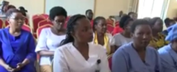 Abaforomo n’ababyaza barasaba kongerwa umushahara