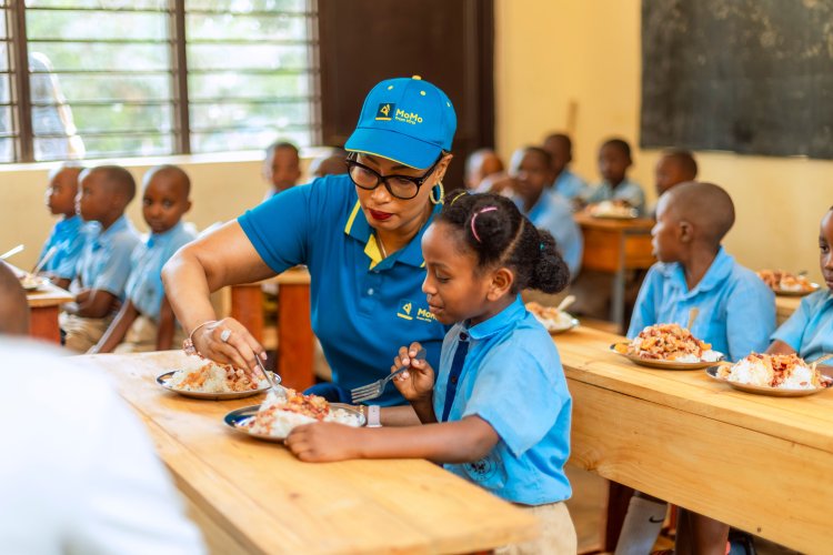 Hatangijwe gahunda ikangurira abantu bose gutanga umusanzu wo kugaburira abana mu mashuri