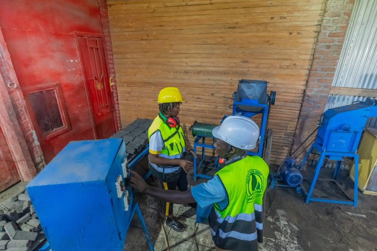 Minisiteri y’ibidukikije mu Rwanda irasaba inganda nto n’iziciriritse kugira uruhare mu bukungu bwisubira