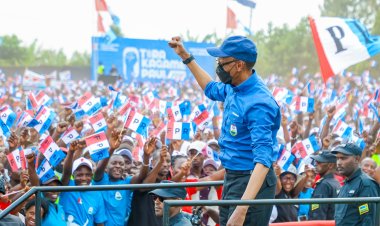 Paul Kagame arasaba urubyiruko kuzasigasira igihango cy’ababohoye u Rwanda