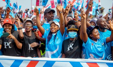 Barashima umuhanda Base - Rukomo - Nyagatare woroheje ubuhahirane