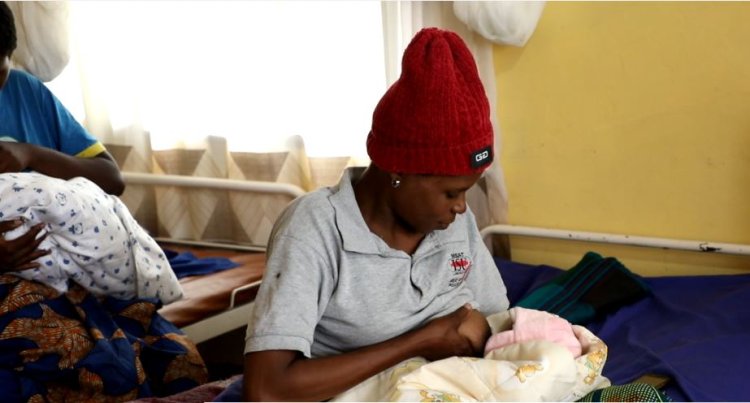 Ababyeyi bakuze baranenga bagenzi babo bakiri bato banga konsa abana kubera ubusirimu