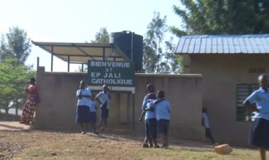 Hari ababyeyi binubira ikigo cy'ishuri kibishyuza amafaranga y'umwaka wose