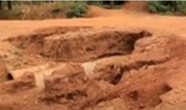 Abatuye Gatenga bahangayikishijwe n'umuhanda wangiritse