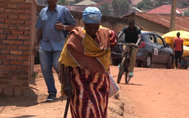 Bamwe babona uruhare rw'abageze mu zabukuru nk'inkingi ariko abandi bakabifata nk'umutwaro