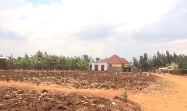 Kayonza: Abaturage binubira serivise z’ubutaka bahabwa, ubuyobozi bwo bufite ingamba