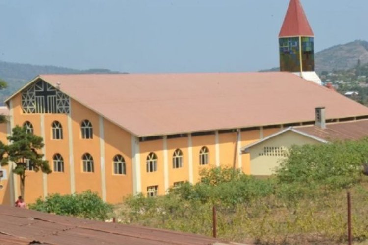 Ab'insengero zafunzwe baribaza impamvu zitagenzurwa ngo zongere zifungure