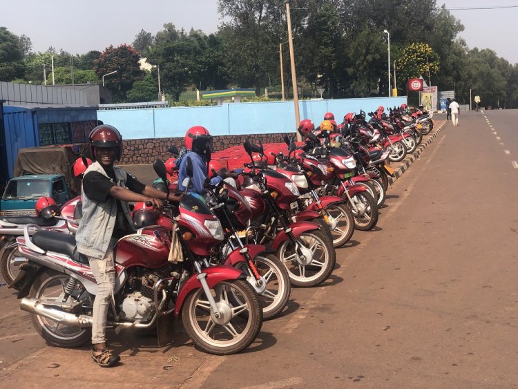Abamotari baparika imbere ya gare ya Ngoma barasaba guhabwa Parking yemewe