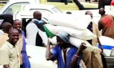 Abakarani ngufu bakorera mu isoko rya zinia babangamiwe nuko koperative yabo ntacyo ibamariye