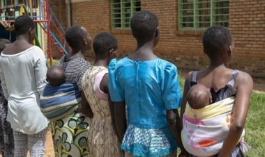 Abakobwa babyaye barasaba umuryango gukurirwaho inzitizi zibabuza gusubira mu ishuli