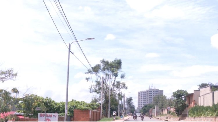 Abatuye mu bice byo ku Muhima baribaza impamvu amatara yashyizweho ku mihanda adacanwa