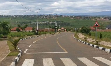 Ubuyobozi bw'akarere ka Nyagatare bwasabye abafite ibibanza mu mujyi wa Nyagatare bitubatse kubyubaka