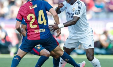 FC Barcelona yatsindiye Real Madrid iwayo,  mu Mukino Mbappe yandikiyemo andi mateka