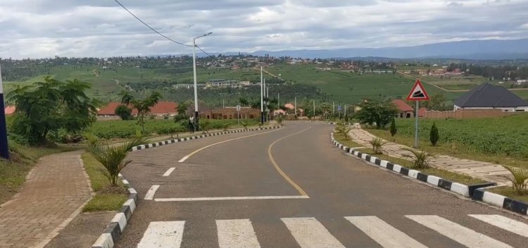 Ubuyobozi bw'akarere ka Nyagatare bwasabye abafite ibibanza mu mujyi wa Nyagatare bitubatse kubyubaka