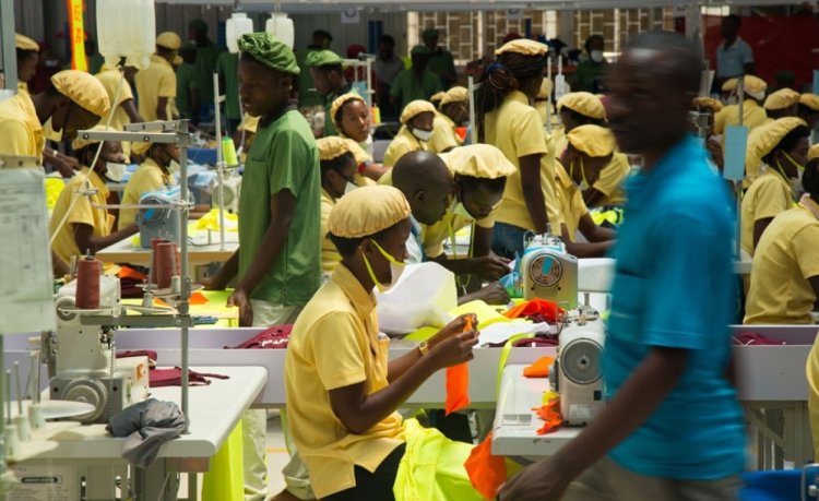 Abakora mu nzego z'abikorera barinubira umushahara muto bahembwa