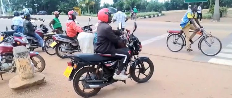 Huye: Abamotari baratabaza kubera kwishyuzwa 100 Frw aho bahagarara hose