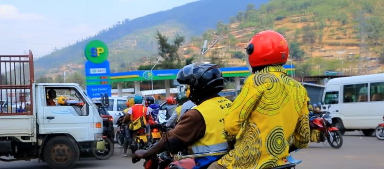 Kigali: Abatega moto babangamiwe n'abamotari burije ibiciro by'ingendo kubera izamuka rya lisansi