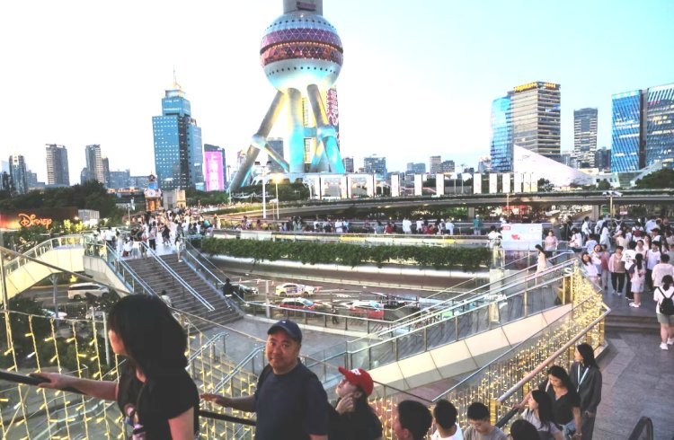 Ubukungu bw’u Bushinwa buracumbagira: Abaturage n’abashoramari mu gihirahiro