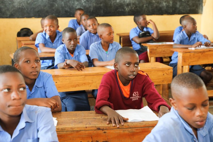 Gahunda Nzamurabushobozi: Minisitiri  asaba abanyeshuri gukoresha neza amahirwe bahawe