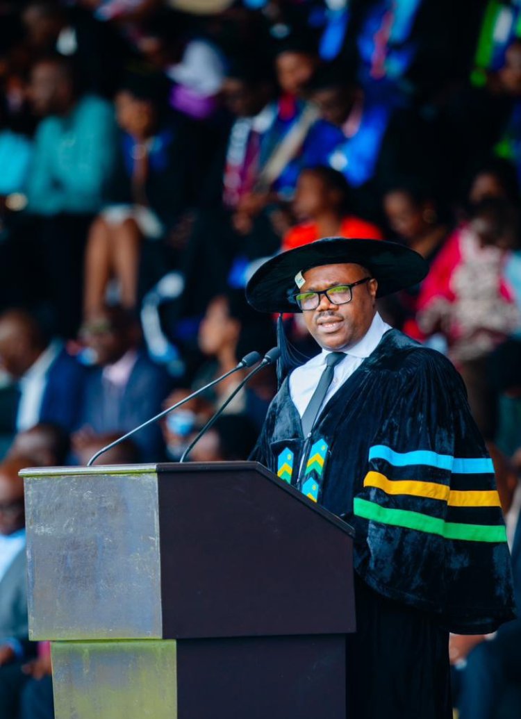 Minisitiri w’Intebe yasabye abasoje Kaminuza kwirinda ubusinzi n’ingeso mbi