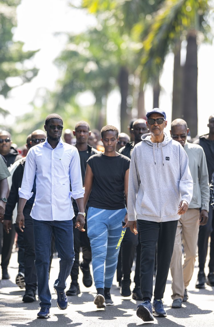 Amwe mu mafoto utabonye ya Perezida Kagame na Perezida wa Sénégal, Diomaye Faye, ubwo bitabiraga Car Free Day