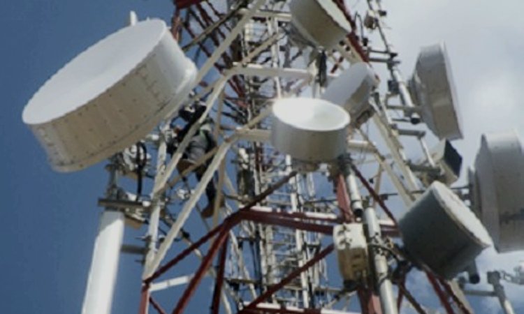 Hakenewe iminara 2 500 yo gukwirakwiza interineti yihuta ku baturage bose