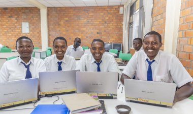 #FresheriKuIshuri: Ababyeyi n'abayobozi b'ibigo by’amashuri mashuri barasabwa kugira isuku umusingi w’uburezi bufite ireme (Amafoto)