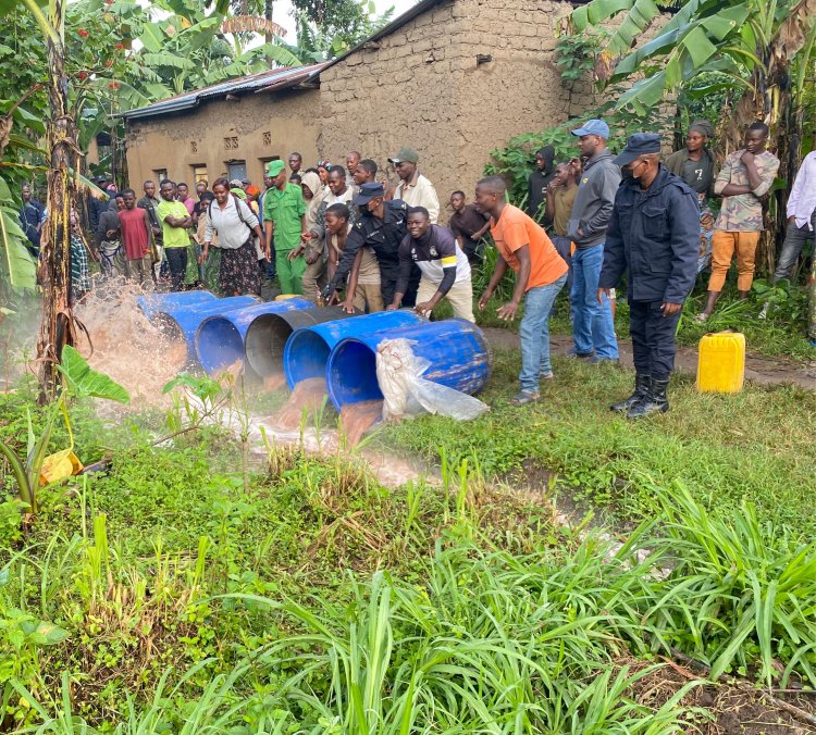 Amajyaruguru: Polisi yamennye litiro zisaga 10.000 z’ibinyobwa bitemewe
